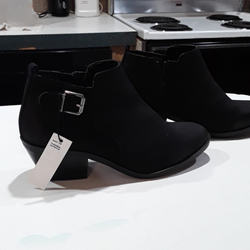 Sonoma booties, black, size 9 med